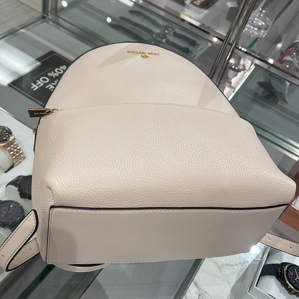 Michael Kors Women's Valerie Medium Pebbled Leather Backpack
Light Cream 
NWT - Picture 4 of 16